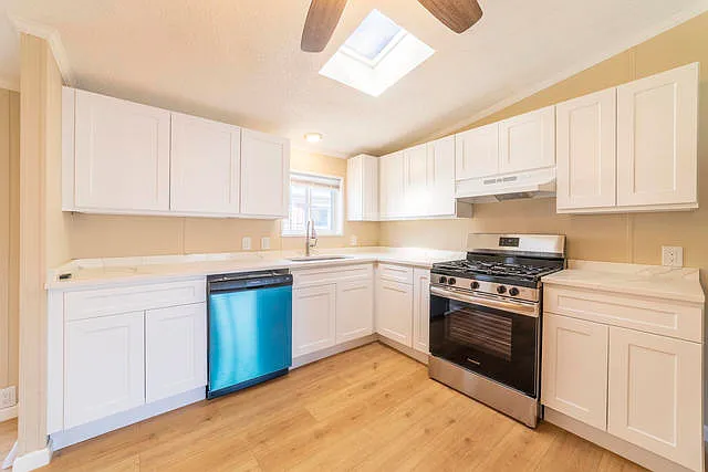 285 Park Ln — Photo 3
