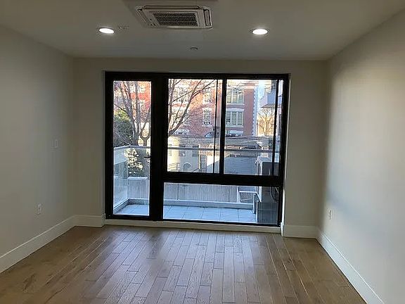 5th image of 2705 41st Ave APT 3A