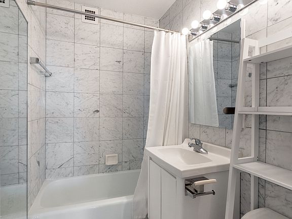 5th image of 400 E 54th St APT 29D