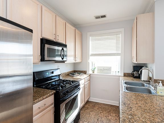5th image of 3214 W Berteau Ave #3