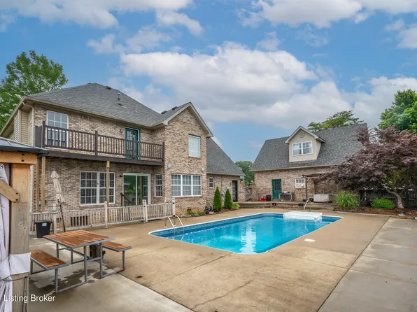 494 Blue Ash Dr, Shepherdsville, KY 40165