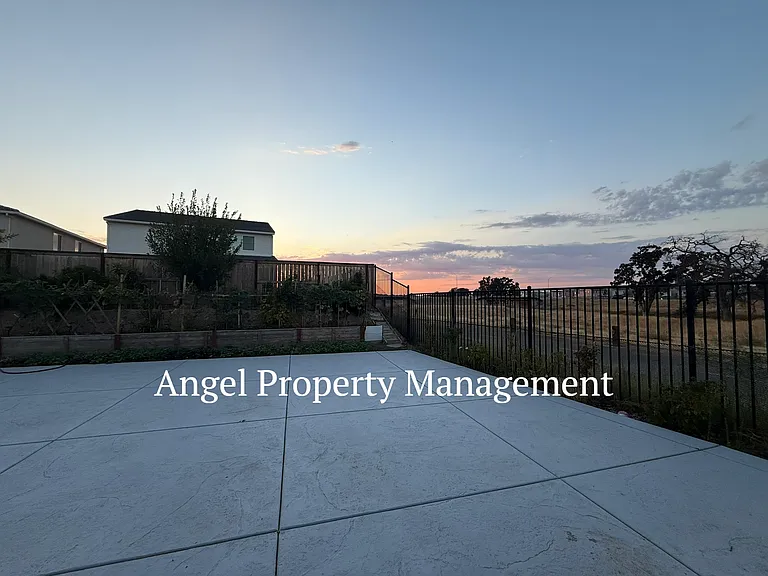 433 Fuchsia Ct — Photo 22