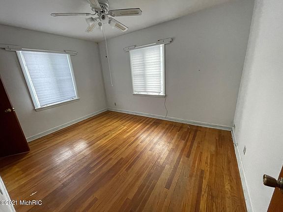 3rd image of 2116 Leahy St