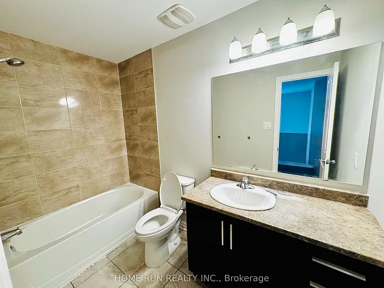 621 Lauraleaf Cres — Photo 21