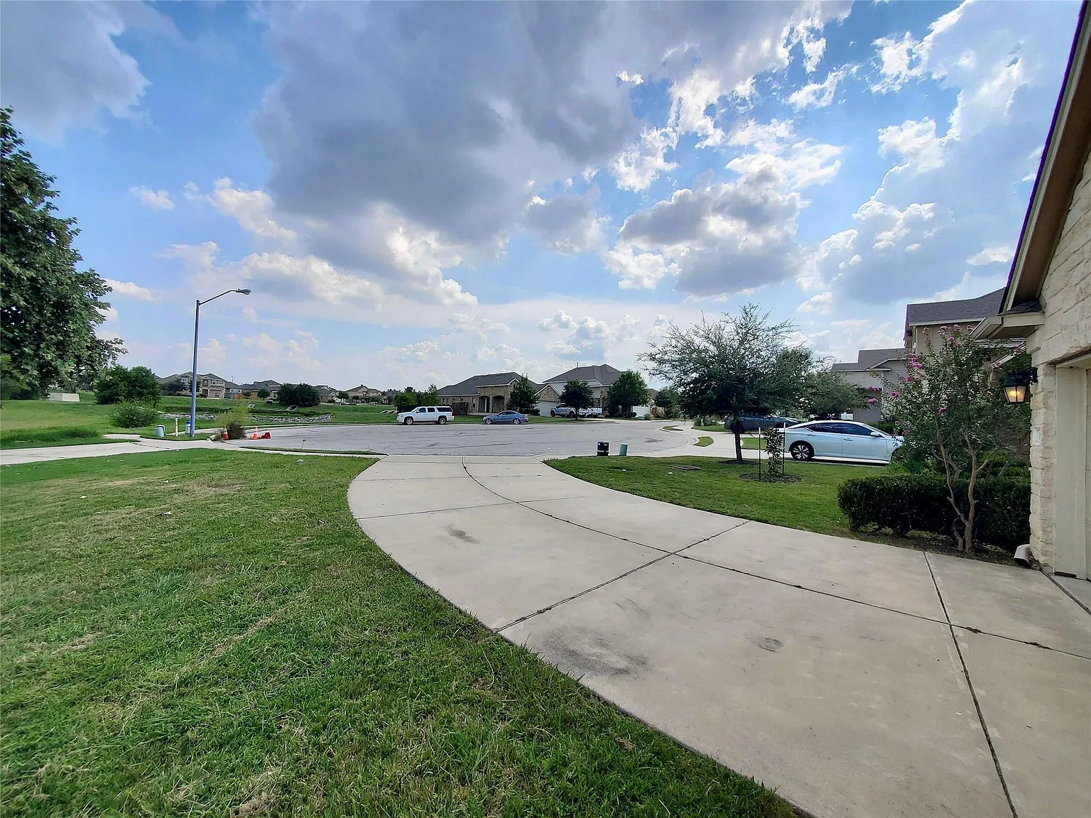 3 bed, 2.5 bath, 2009 sqft, $2,095 — Photo 4