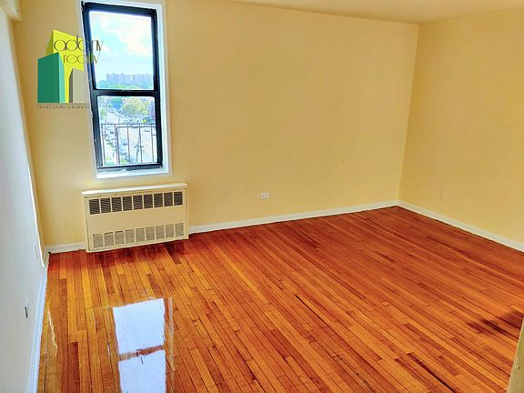 5th image of 4360 Baychester Ave