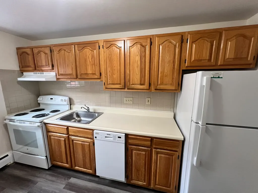 8 Brattle Dr — Photo 3