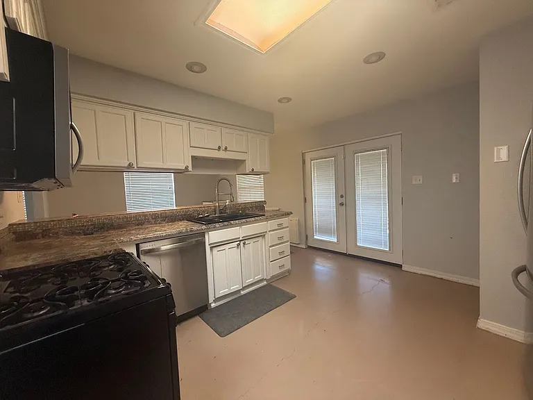 609 Montwood Dr — Photo 10