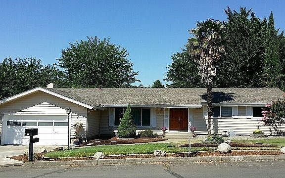 2nd image of 414 NE Royal Dr