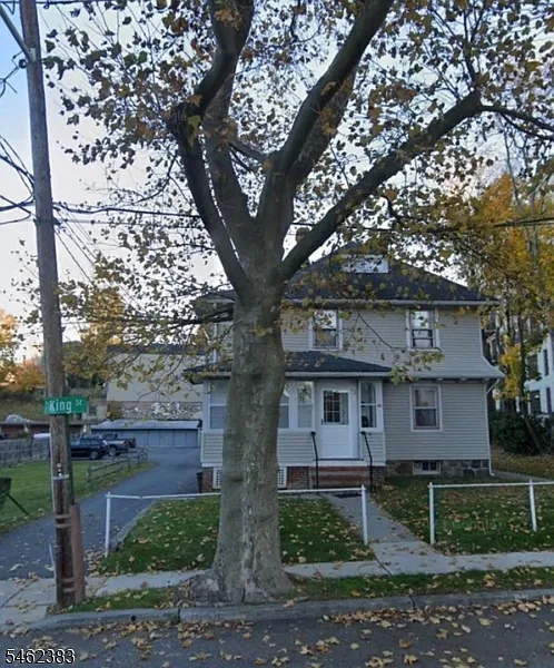 40 King St #A