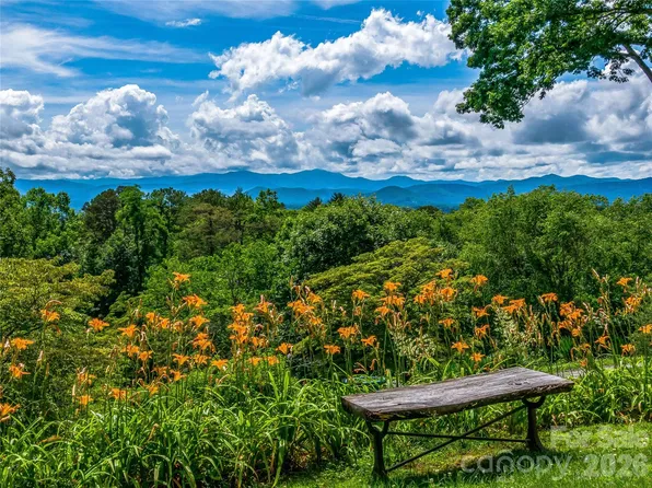 170 Twin Springs Rd, Hendersonville, NC 28792