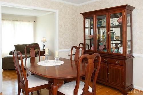 3rd image of 103 Hunterdale Dr