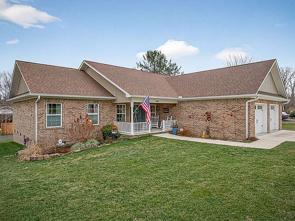 2nd image of 880 Shady Ln