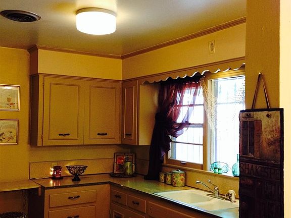 3rd image of 216 W McGaffey St
