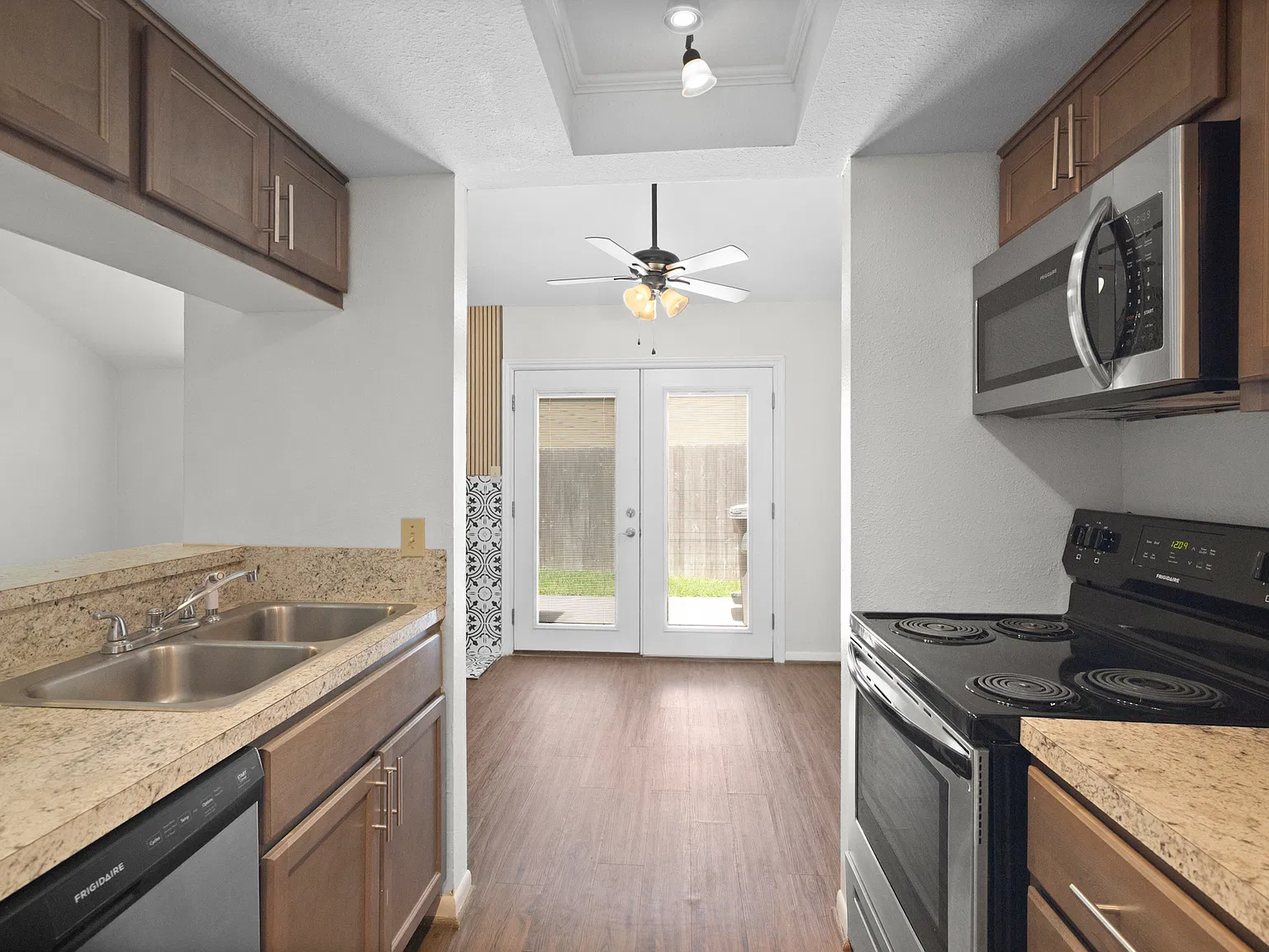 2 bed, 1075 sqft, $1,395 — Photo 3