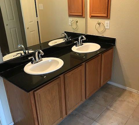 5th image of 3826 Sycamore Ln