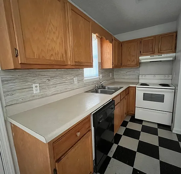 306 N Pool St — Photo 5
