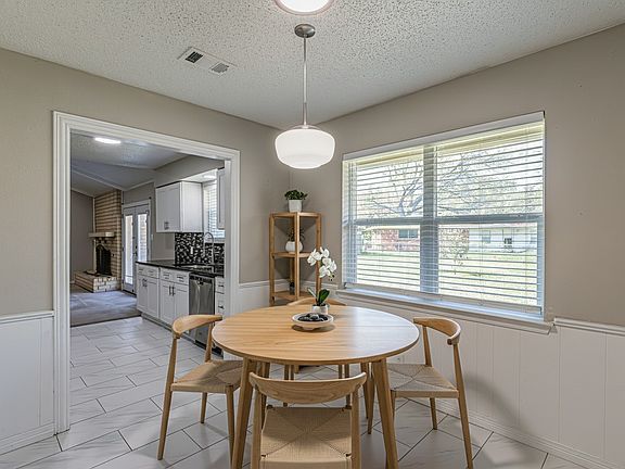 5th image of 311 Hedgerow Ln