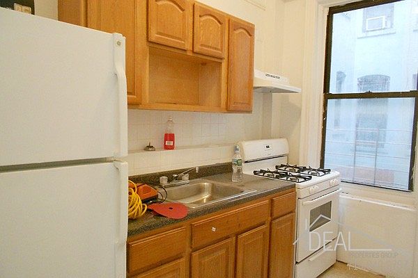 1st image of 581 Park Pl APT 2R