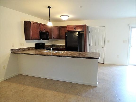 4th image of 32 Gable Dr #L-0099