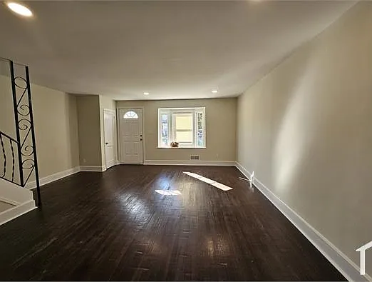 828 Arncliffe Rd — Photo 3