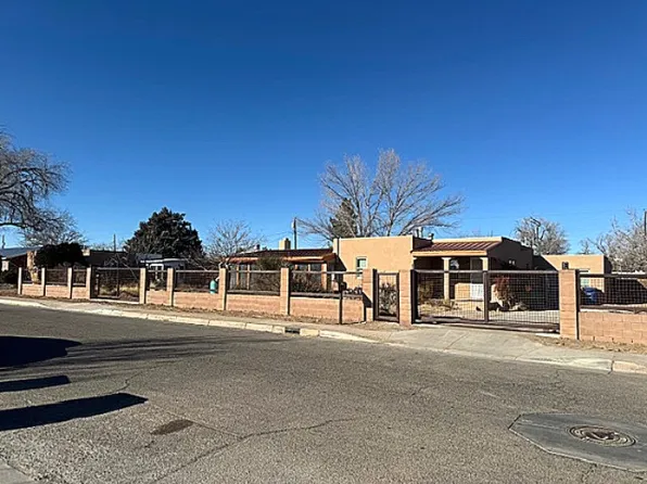 1325 Bellrose Ave NW, Albuquerque, NM 87107