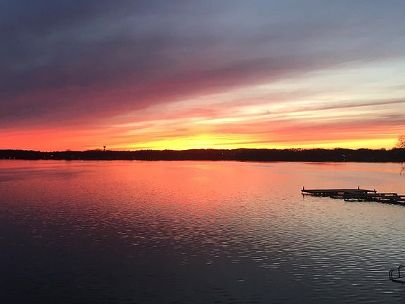 Nothing more relaxing than living on a lake!