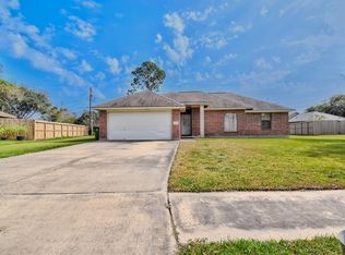 1144 Thomas Dr, Angleton, TX 77515