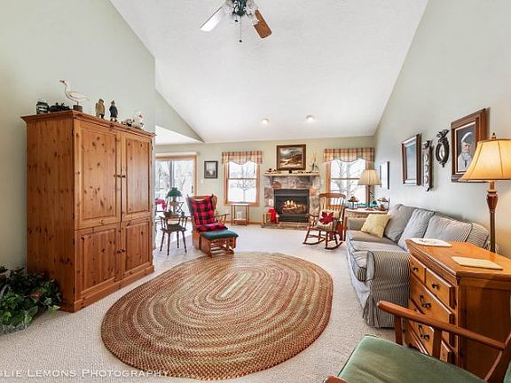 3rd image of 205 E Maplewood Dr