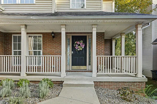 4 bed, 3.0 bath, 2255 sqft, $2,500 — Photo 2