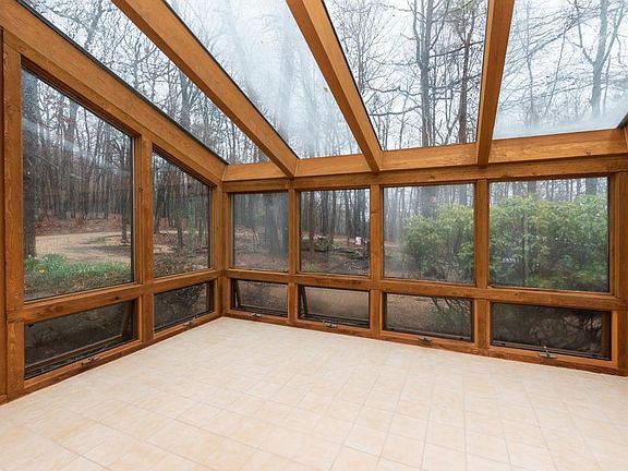 4th image of 421 Chinquapin Dr