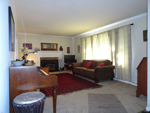 4th image of 929 S Eastside Dr