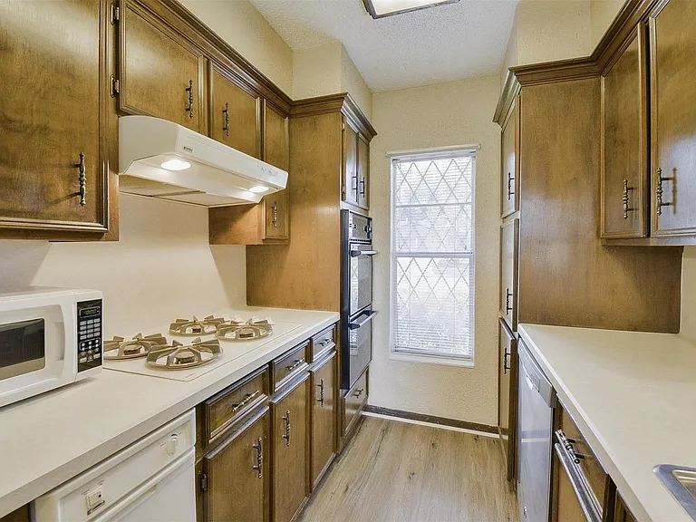 13915 Roundstone Ln — Photo 13