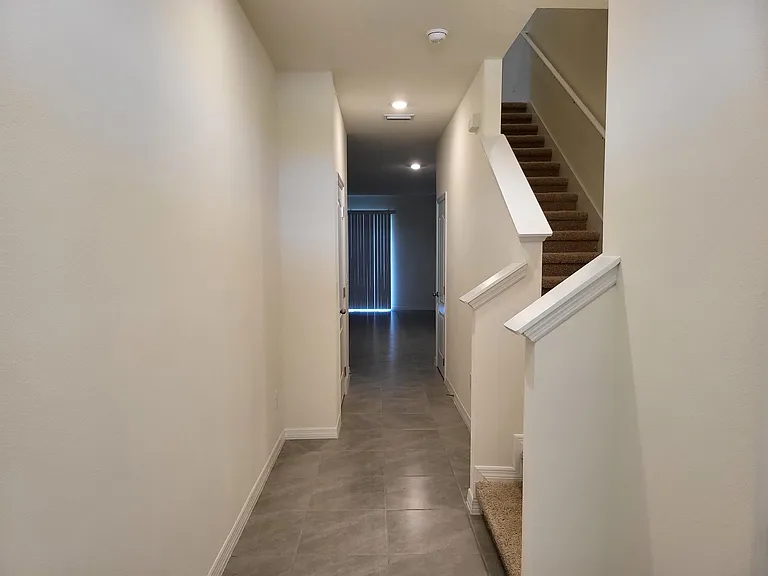 1204 Draintree St — Photo 3