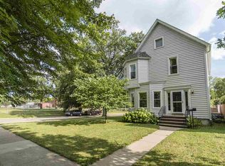 432 6th St, Baraboo, WI 53913