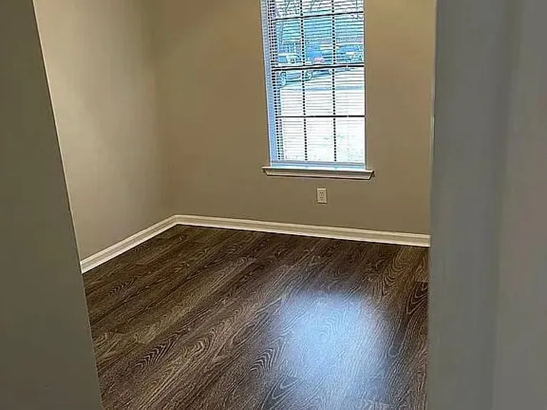 849 E Gardendale Dr — Photo 5
