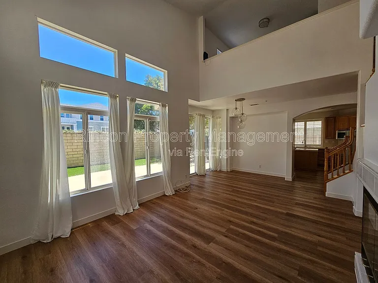 4782 Templeton St — Photo 18