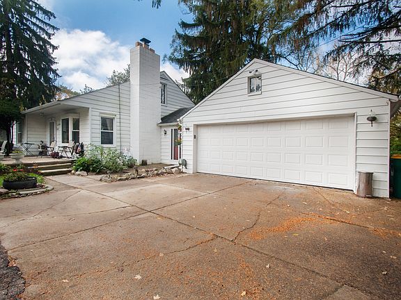 4th image of 20805 Cass St