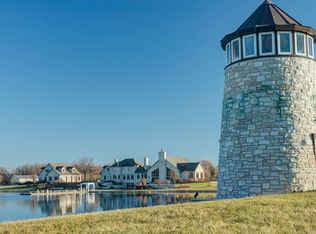 5696 School Dr, Green Bay, WI 54313