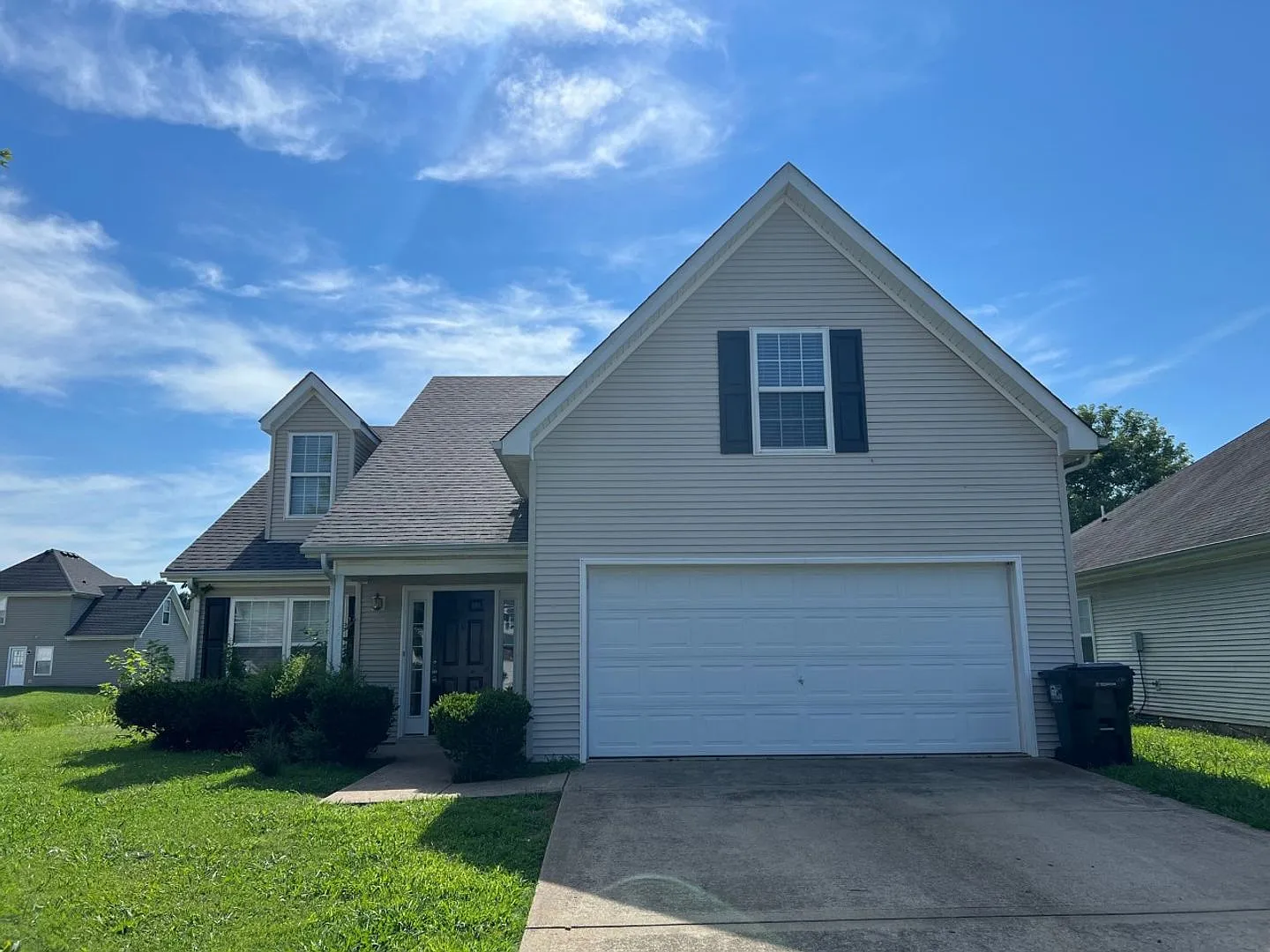 3br 2.5b Home + Office/Study & Bonus Room Located In Murfreesboro — Photo 1