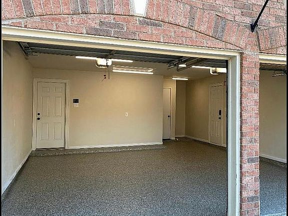 4th image of 7753 Parkwood Plaza Dr