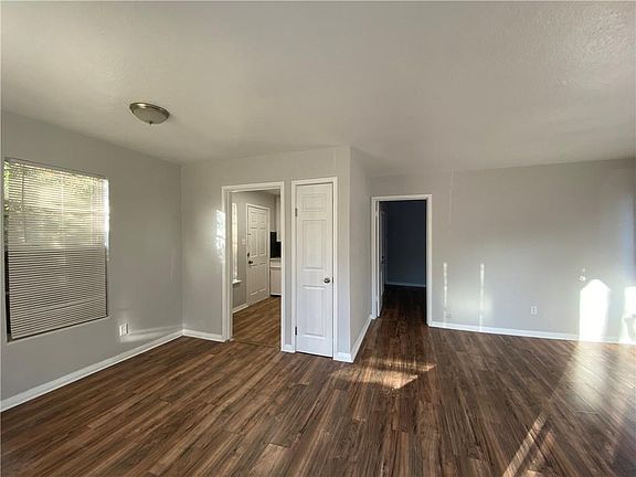 5th image of 114 Richard St Unit 1