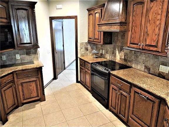 5th image of 1608 SW 123rd St