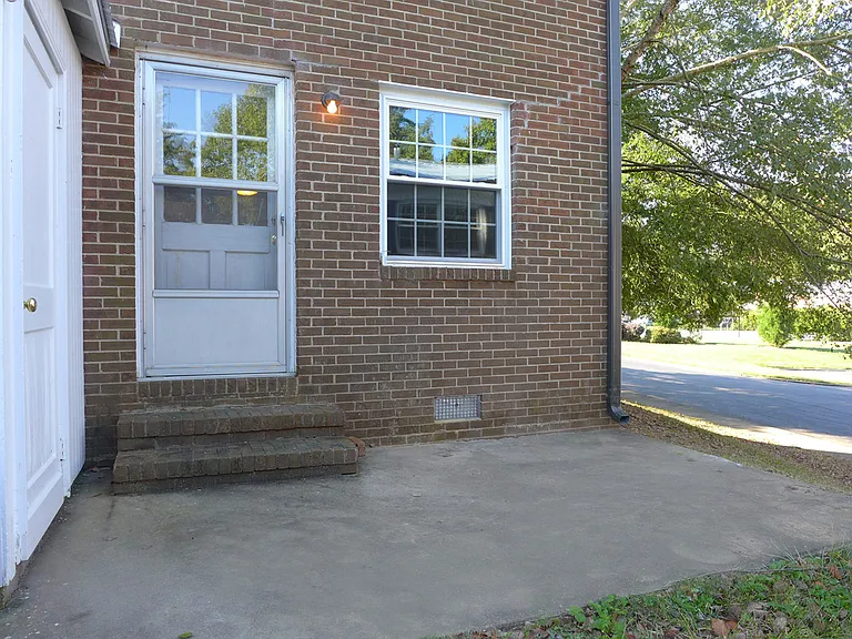 400 Davie Rd #8 — Photo 11