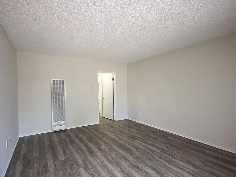 567 N Holliston Ave #1 — Photo 6