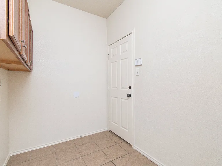 4902 Selenite Ct — Photo 11