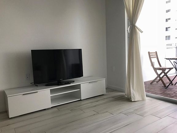 5th image of 481 NE 29th St #401