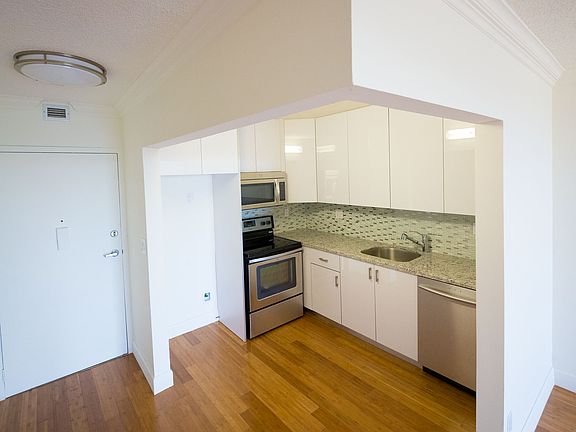 4th image of 1465 NE 123rd St APT 511