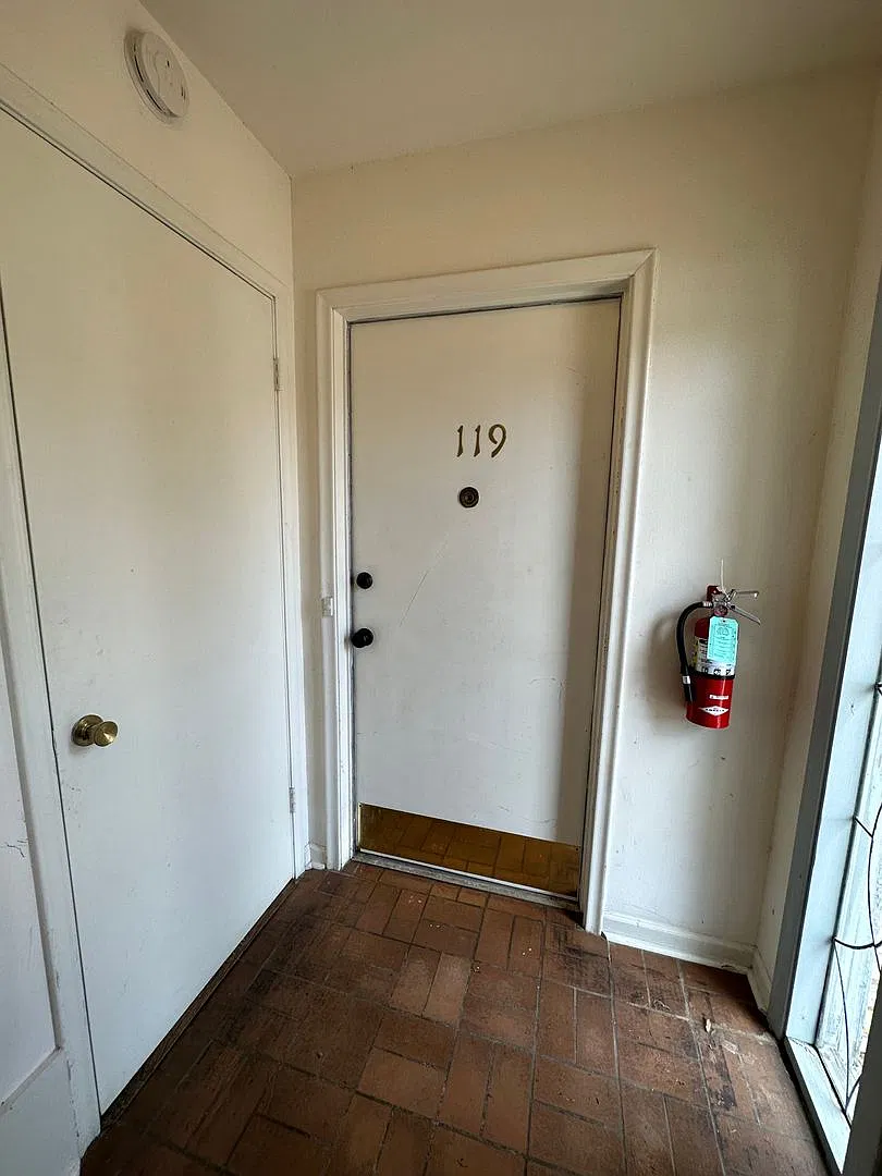 Updated 2/1.5 Condo - All Utilities Included — Photo 2