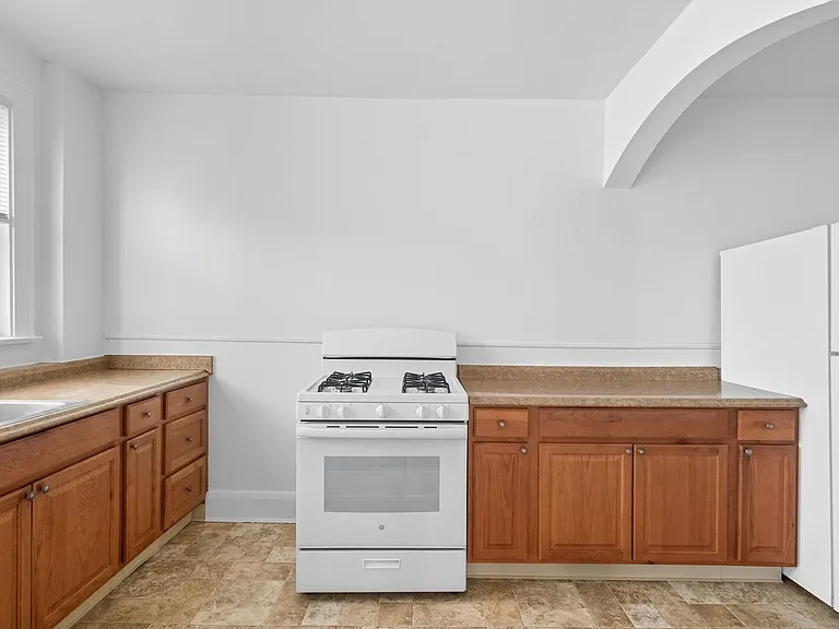 1205-1207 Illinois — Photo 14